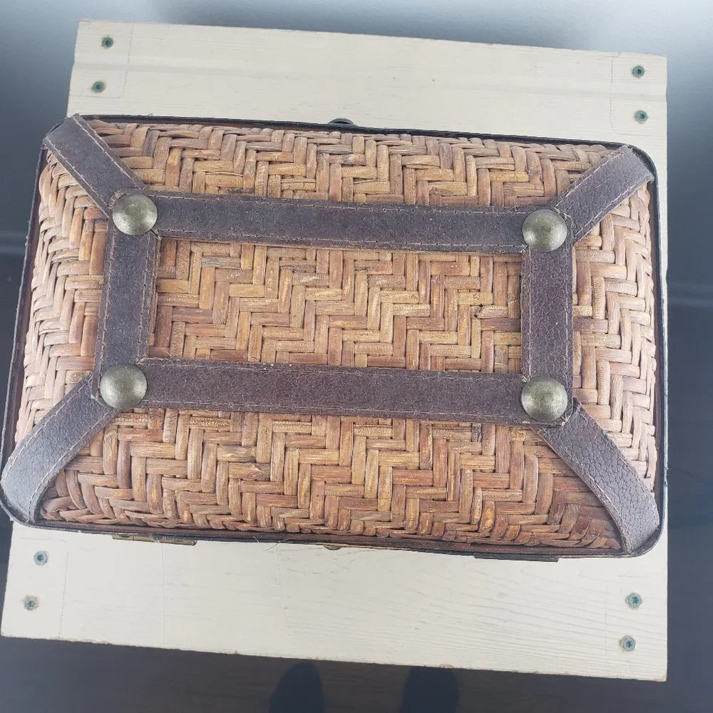GB Retailers Woven Wooden Locking Box